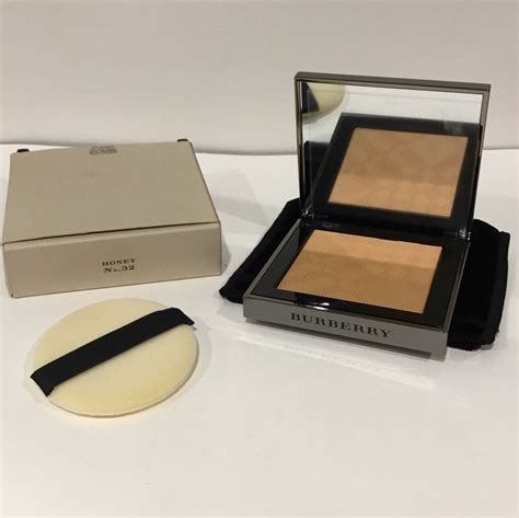 Burberry Nude Sheer Luminous Pressed Powder, No. 32 Honey 